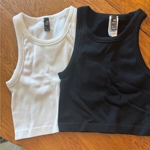 Gap Fit Cropped Black and White Ribbed Tank Tops